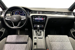 punainen Volkswagen Passat 2023 kuva 9.