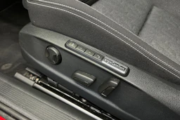 punainen Volkswagen Passat 2023 kuva 18.