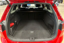 punainen Volkswagen Passat 2023 kuva 30.