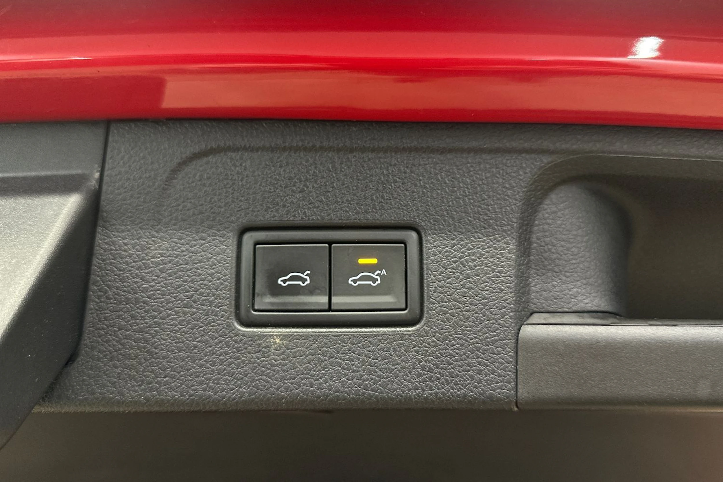 punainen Volkswagen Passat 2023 kuva 31.