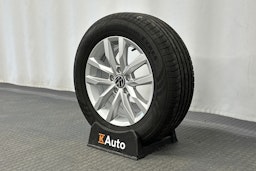 harmaa Volkswagen Passat 2023 kuva 13.