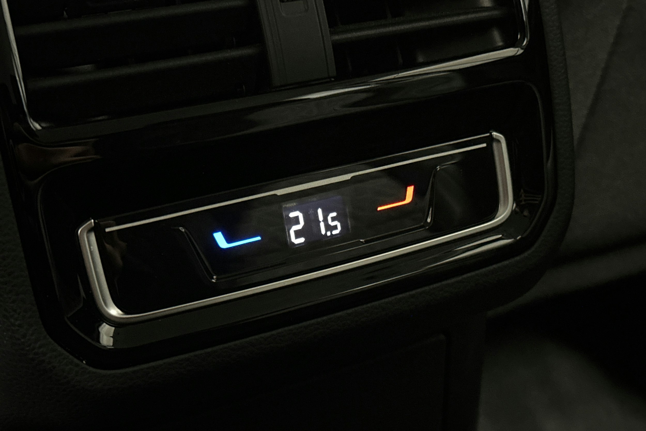 harmaa Volkswagen Passat 2023 kuva 17.