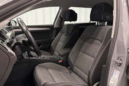 harmaa Volkswagen Passat 2023 kuva 18.