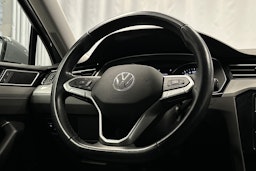 harmaa Volkswagen Passat 2023 kuva 19.
