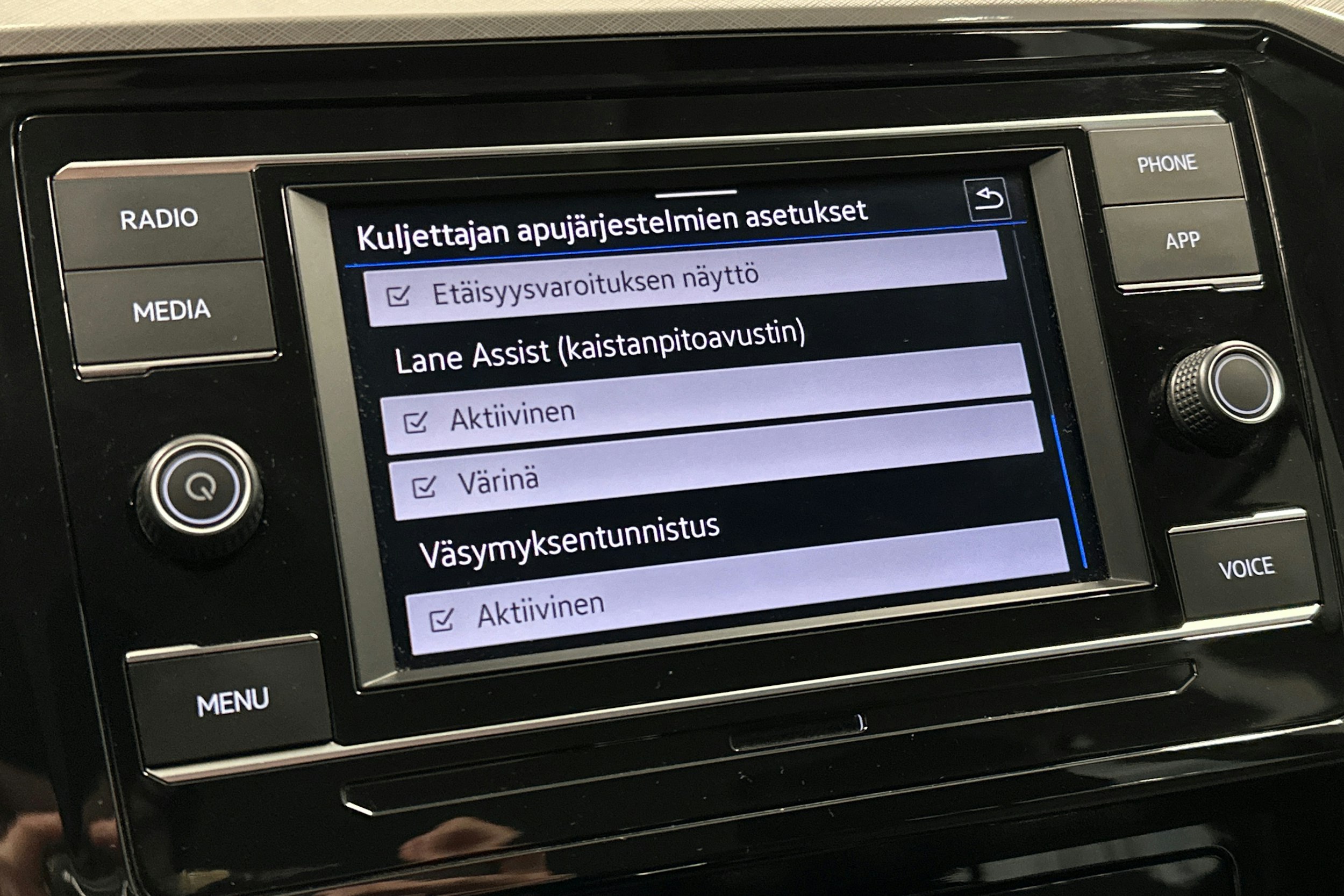harmaa Volkswagen Passat 2023 kuva 25.