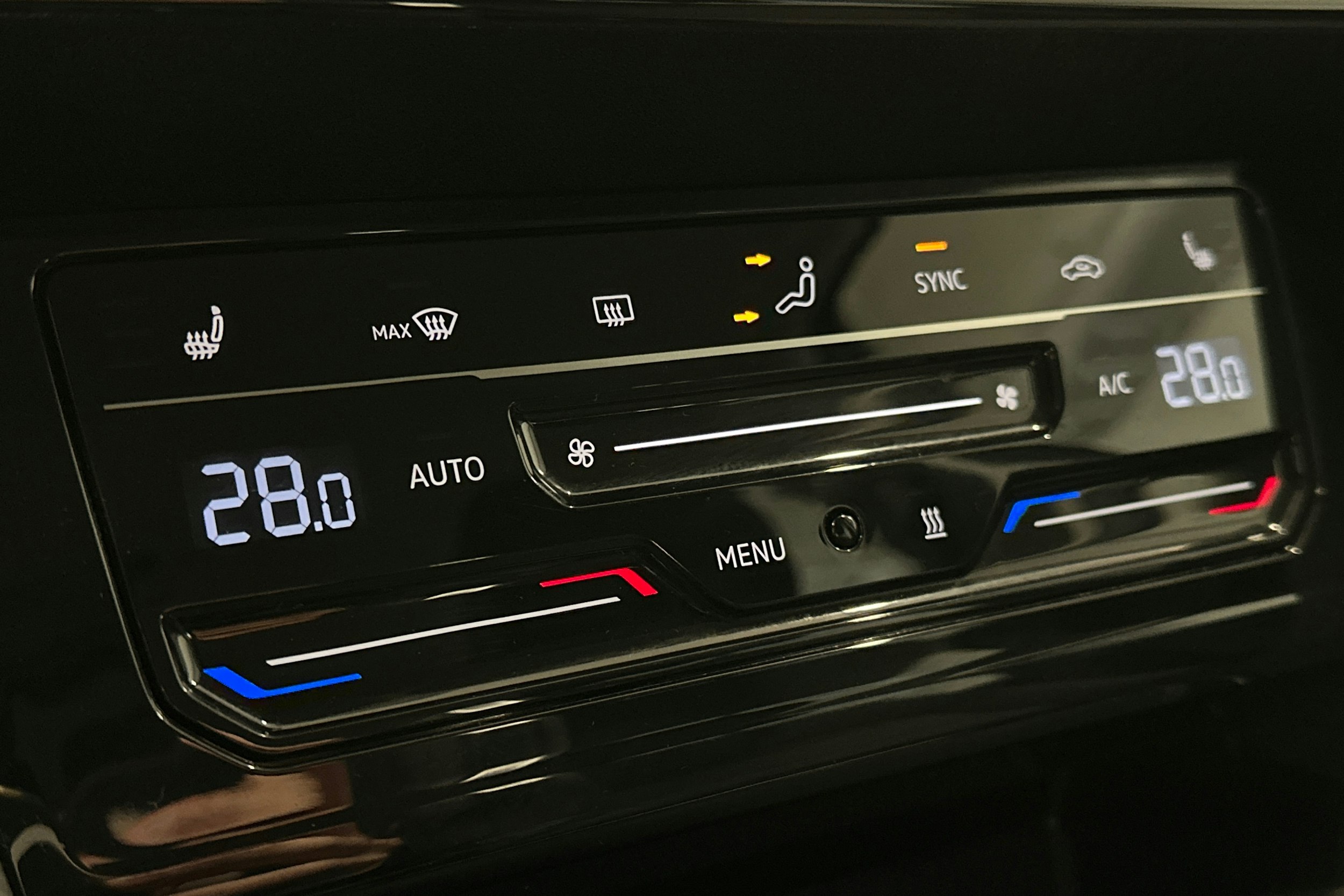 harmaa Volkswagen Passat 2023 kuva 29.