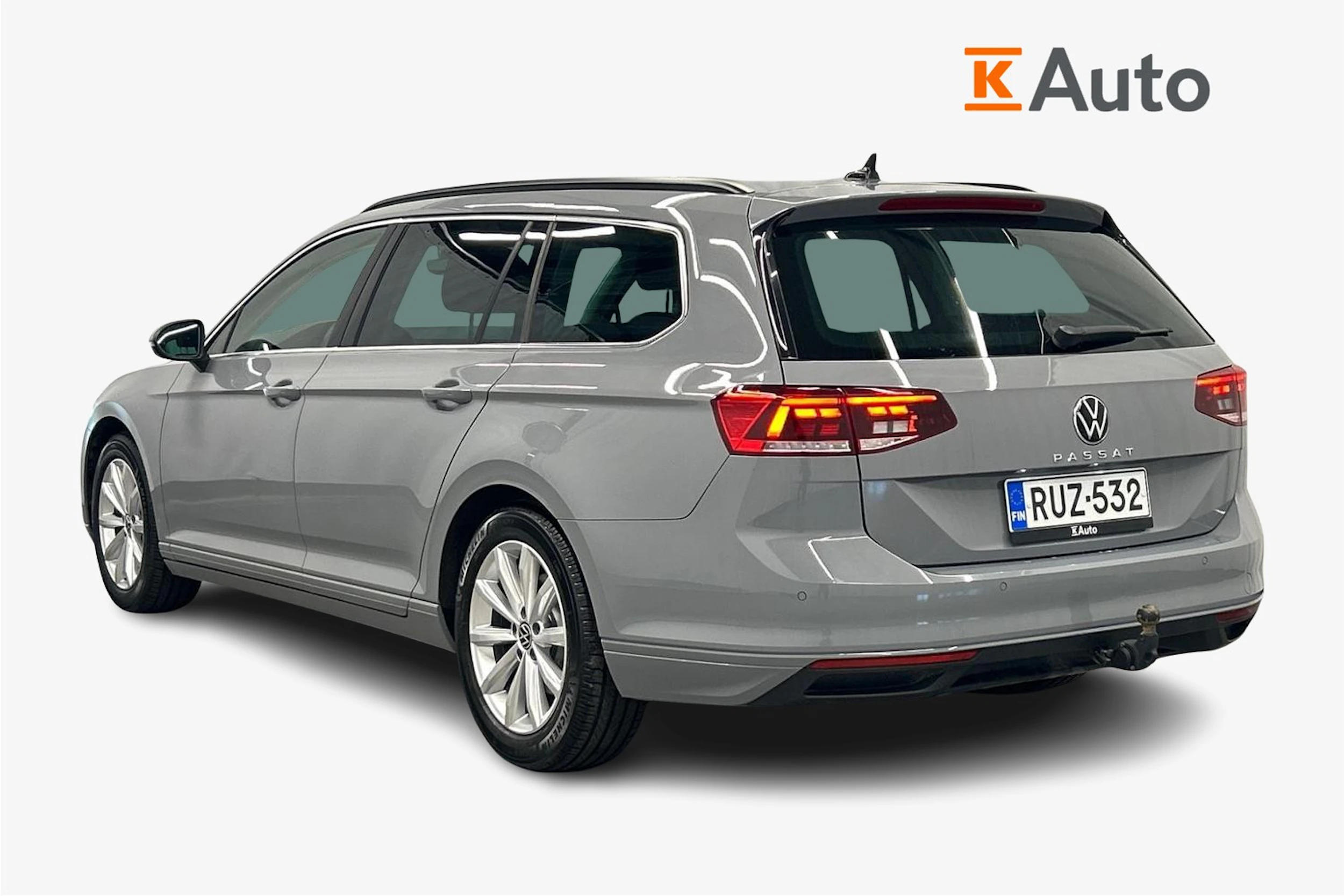harmaa Volkswagen Passat 2023 kuva 3.