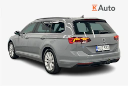 harmaa Volkswagen Passat 2023 kuva 3.