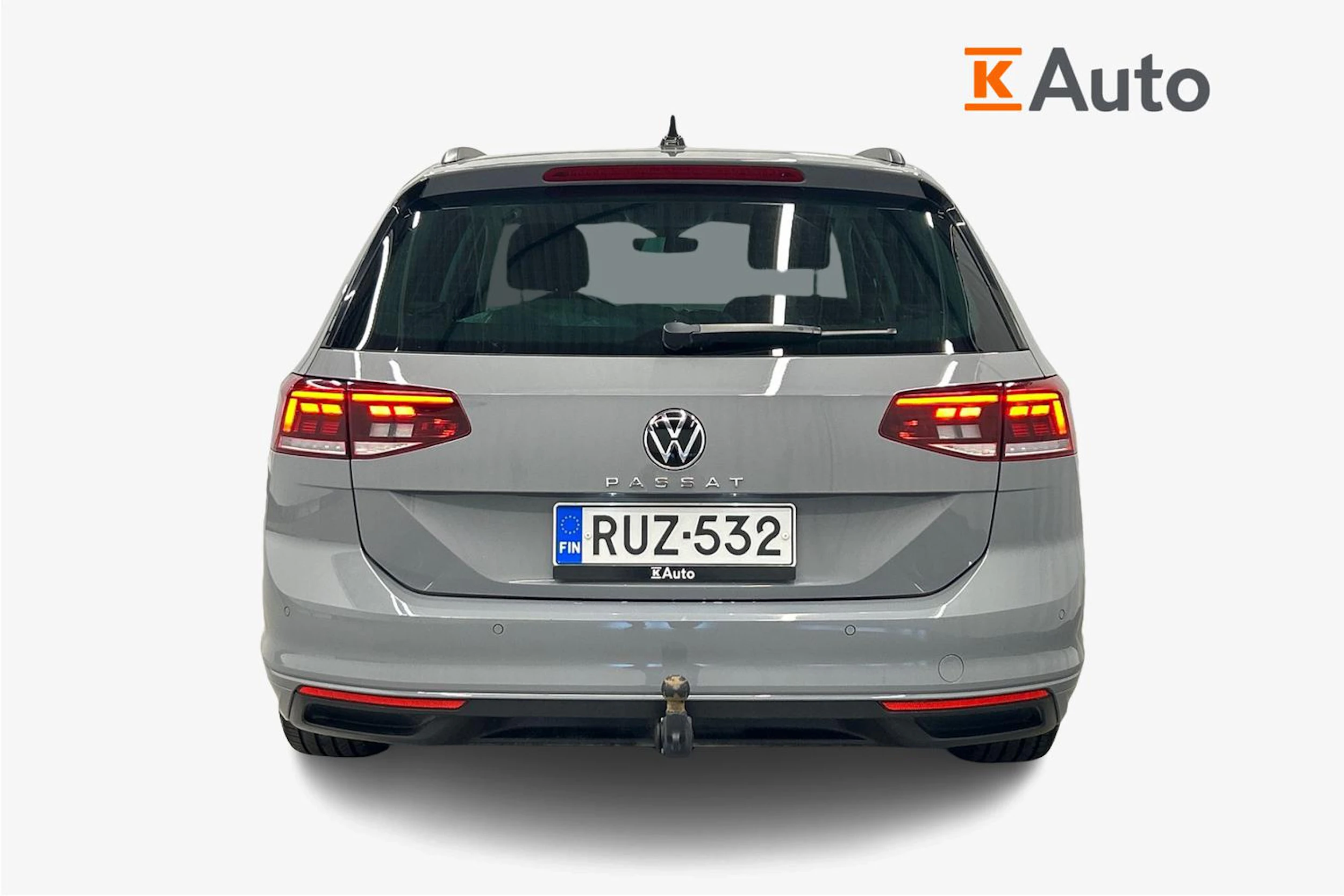 harmaa Volkswagen Passat 2023 kuva 4.