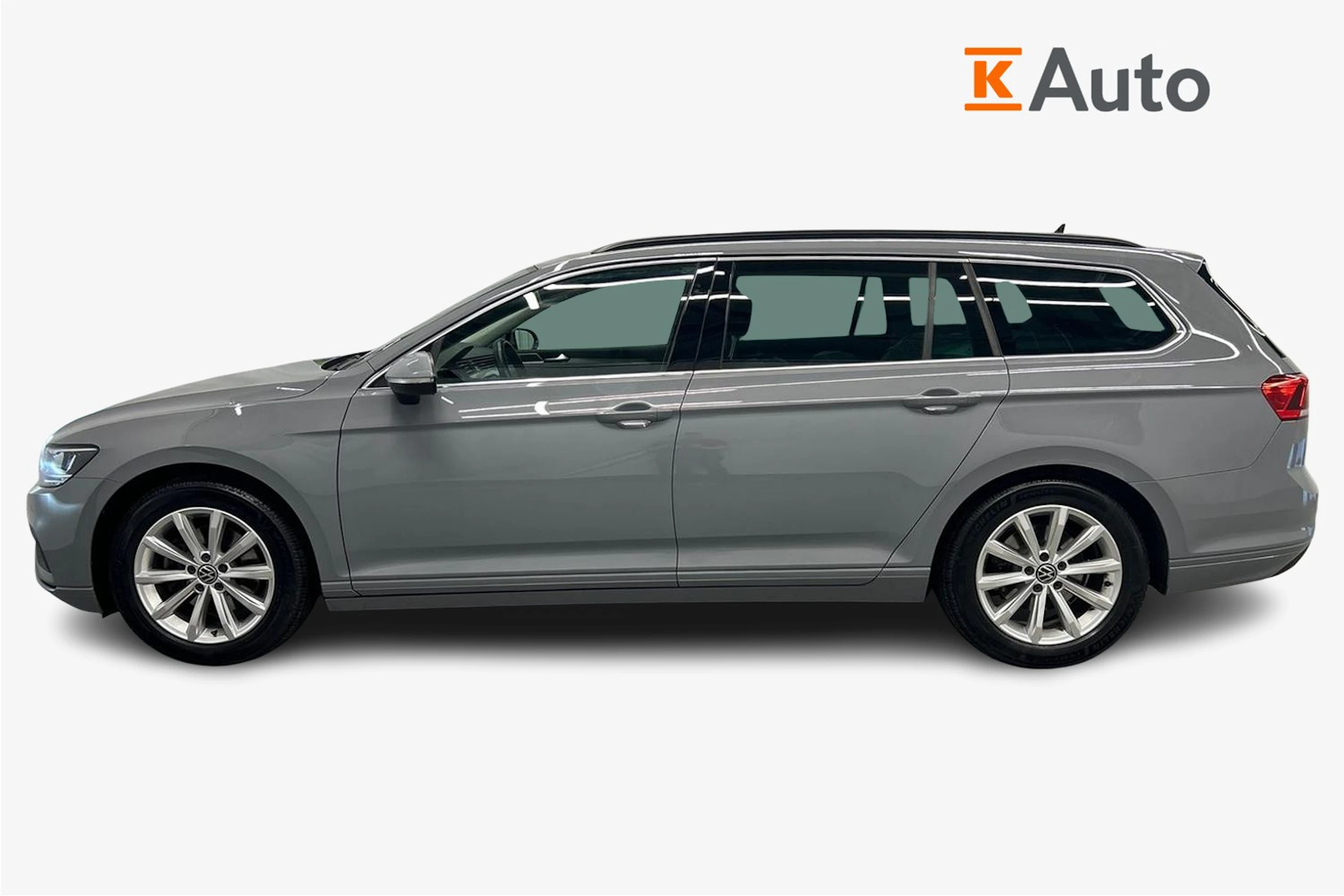 harmaa Volkswagen Passat 2023 kuva 7.