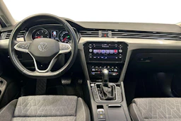 harmaa Volkswagen Passat 2023 kuva 9.