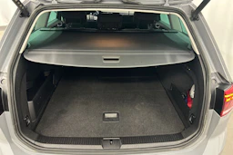 harmaa Volkswagen Passat 2023 kuva 16.