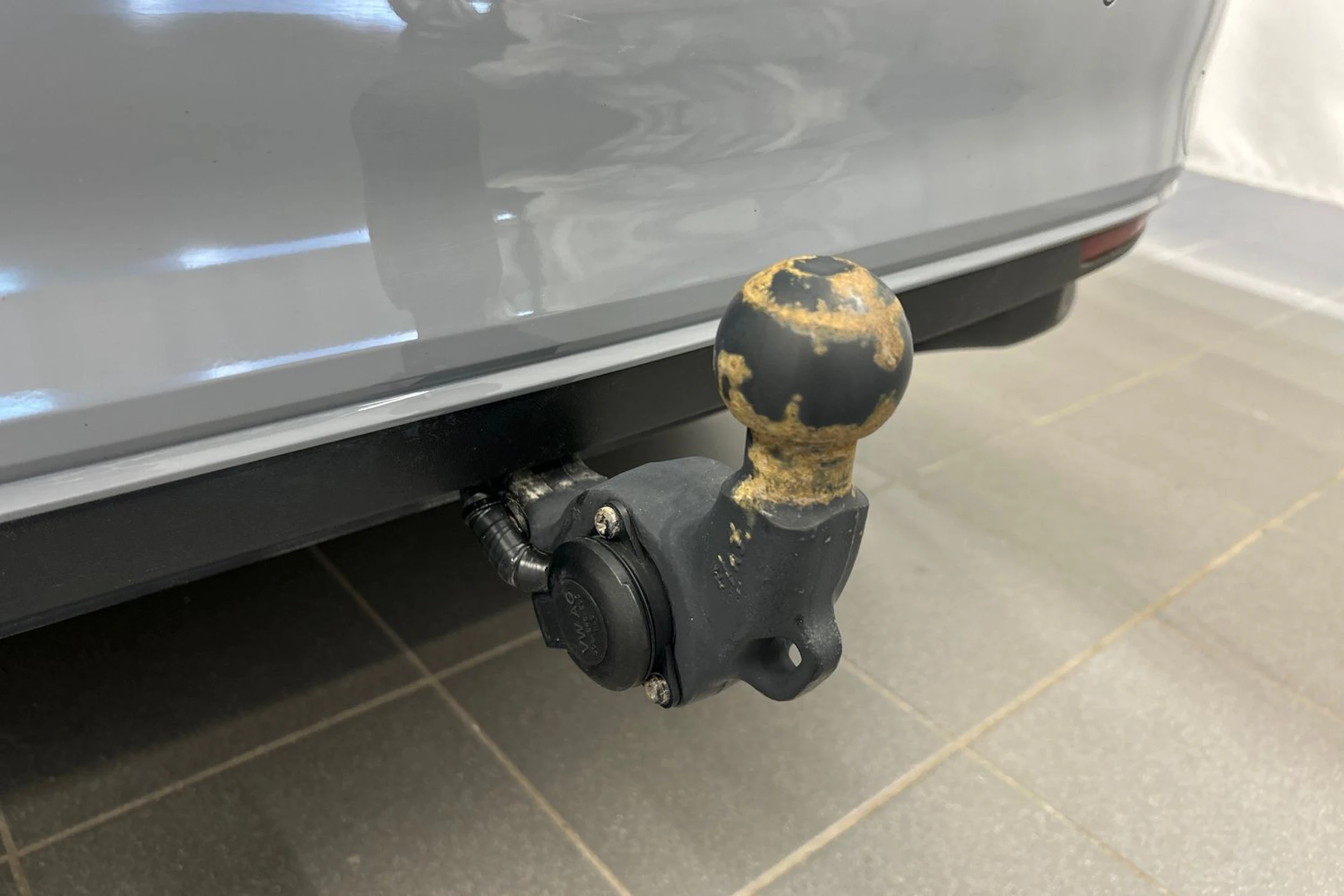 harmaa Volkswagen Passat 2023 kuva 18.