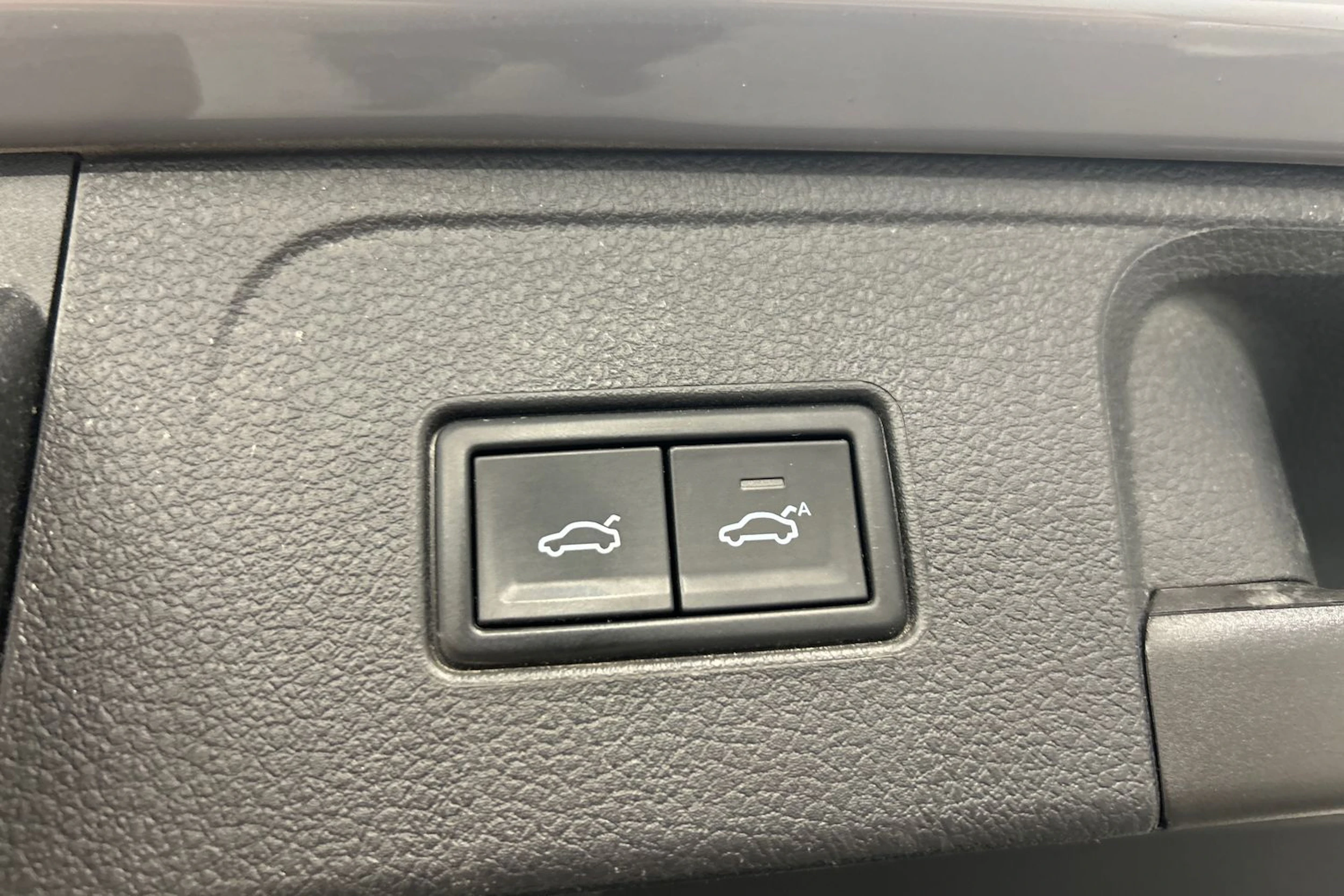 harmaa Volkswagen Passat 2023 kuva 20.