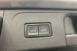 harmaa Volkswagen Passat 2023 kuva 20.