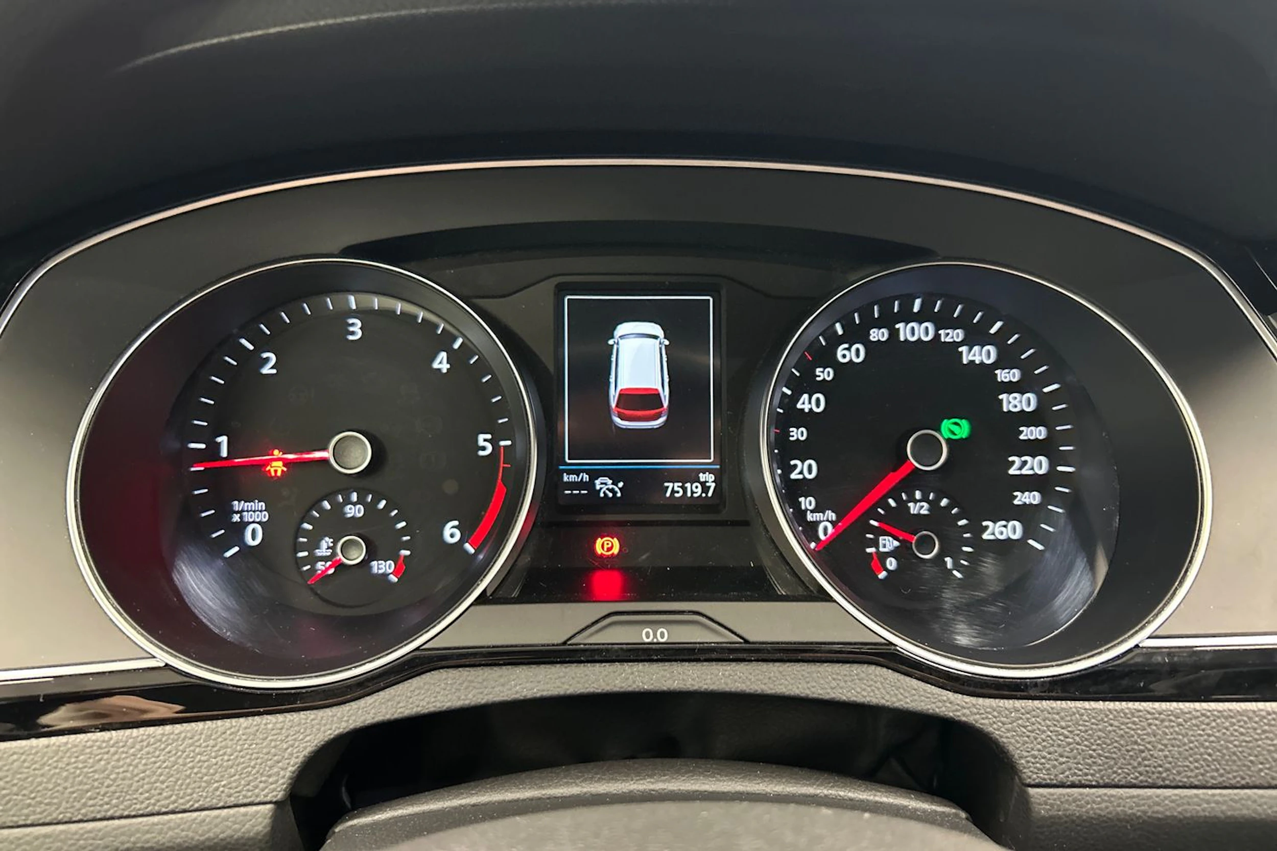 harmaa Volkswagen Passat 2023 kuva 22.