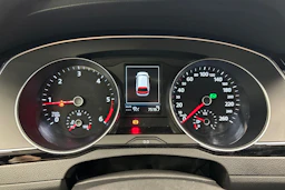 harmaa Volkswagen Passat 2023 kuva 22.