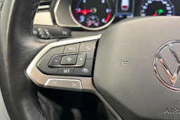 harmaa Volkswagen Passat 2023 kuva 23.