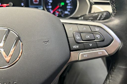 harmaa Volkswagen Passat 2023 kuva 24.