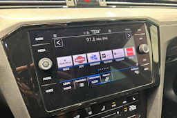 harmaa Volkswagen Passat 2023 kuva 25.