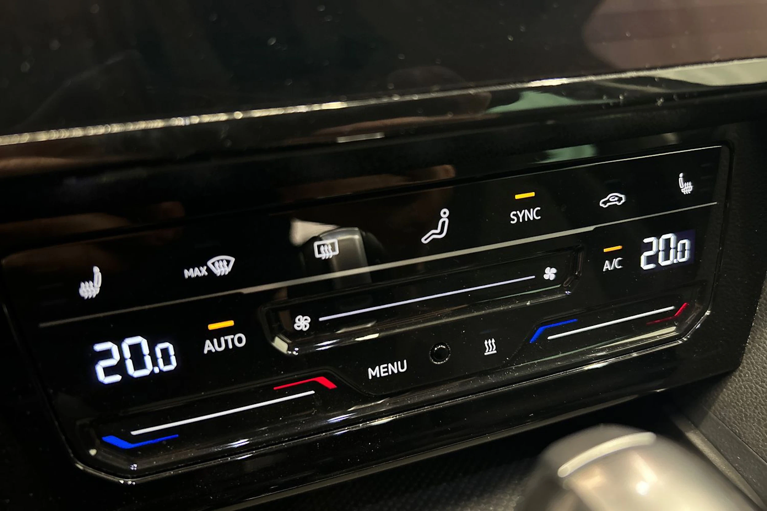 harmaa Volkswagen Passat 2023 kuva 28.