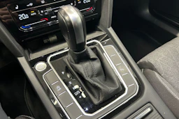 harmaa Volkswagen Passat 2023 kuva 29.