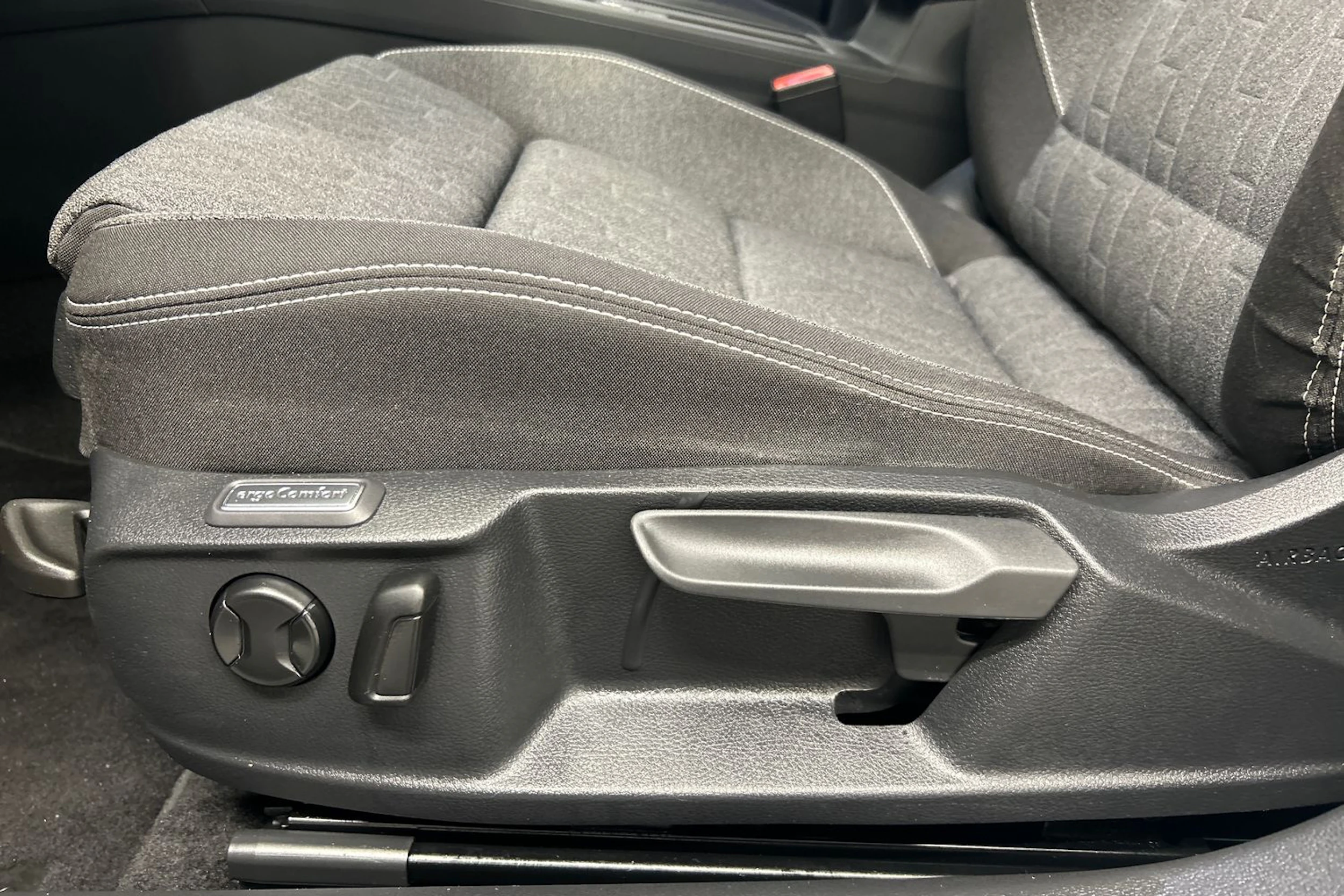 harmaa Volkswagen Passat 2023 kuva 32.