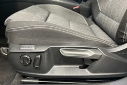 harmaa Volkswagen Passat 2023 kuva 32.