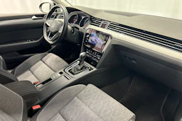 harmaa Volkswagen Passat 2023 kuva 33.