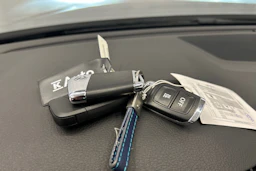 harmaa Volkswagen Passat 2023 kuva 34.