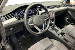 musta Volkswagen Passat 2023 kuva 6.