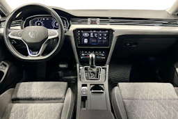 musta Volkswagen Passat 2023 kuva 7.
