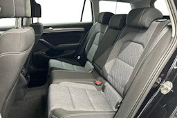 musta Volkswagen Passat 2023 kuva 8.