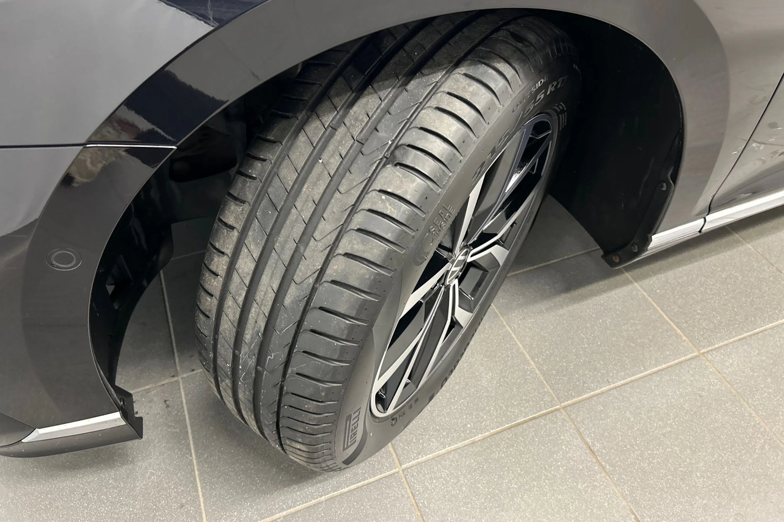 musta Volkswagen Passat 2023 kuva 10.