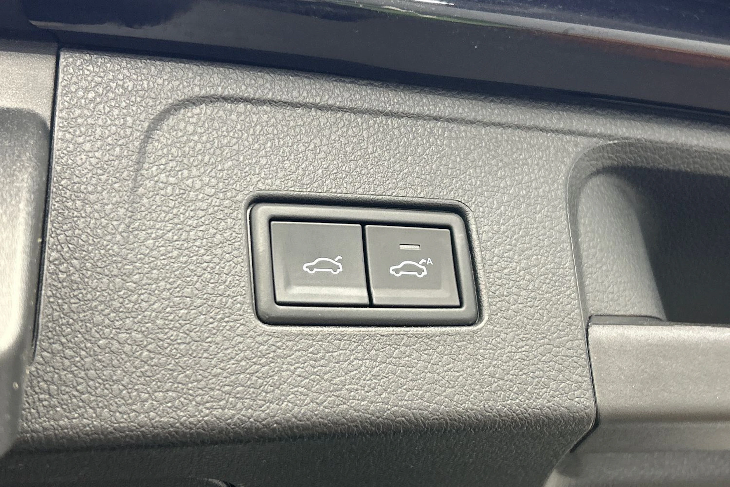 musta Volkswagen Passat 2023 kuva 13.