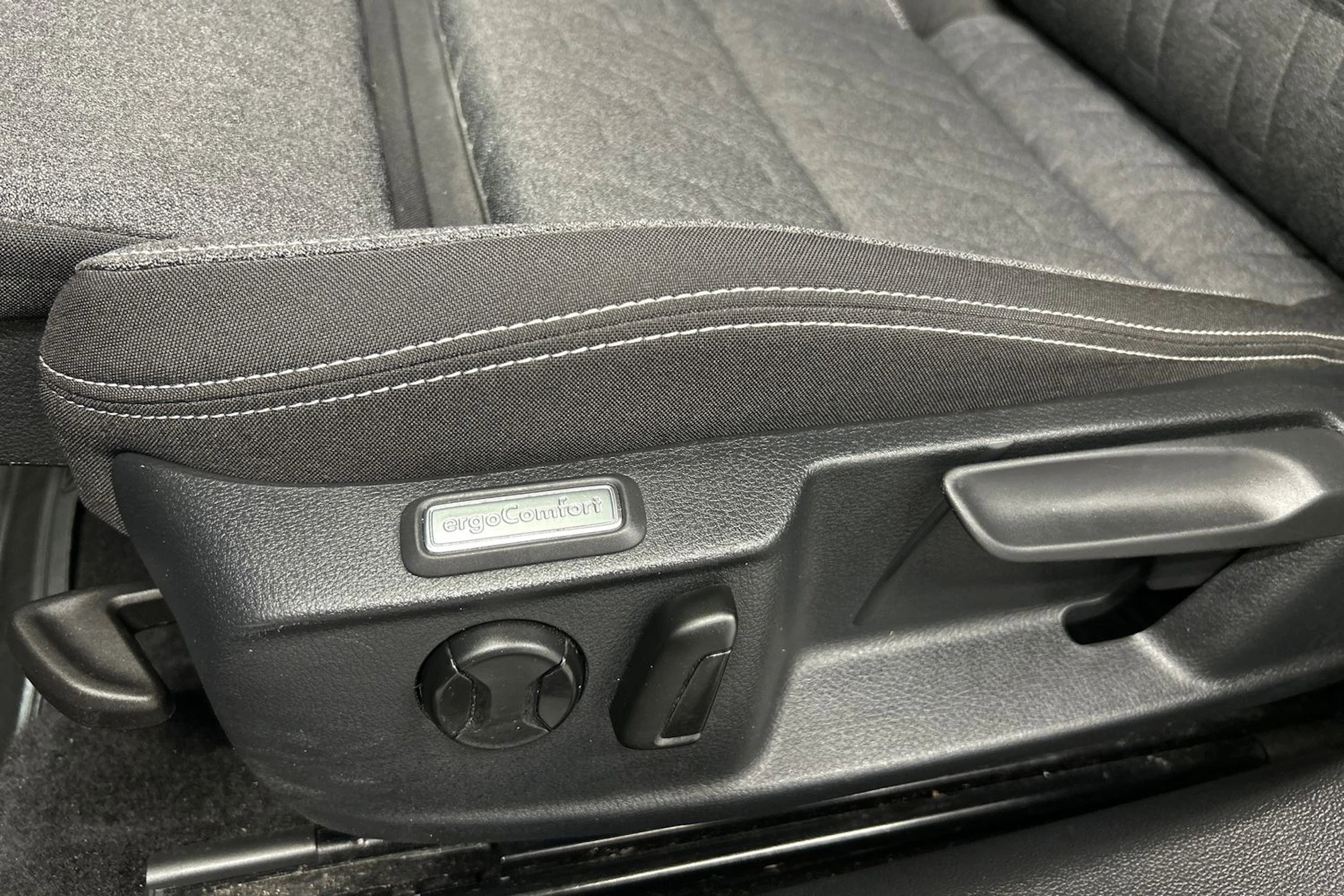 musta Volkswagen Passat 2023 kuva 15.