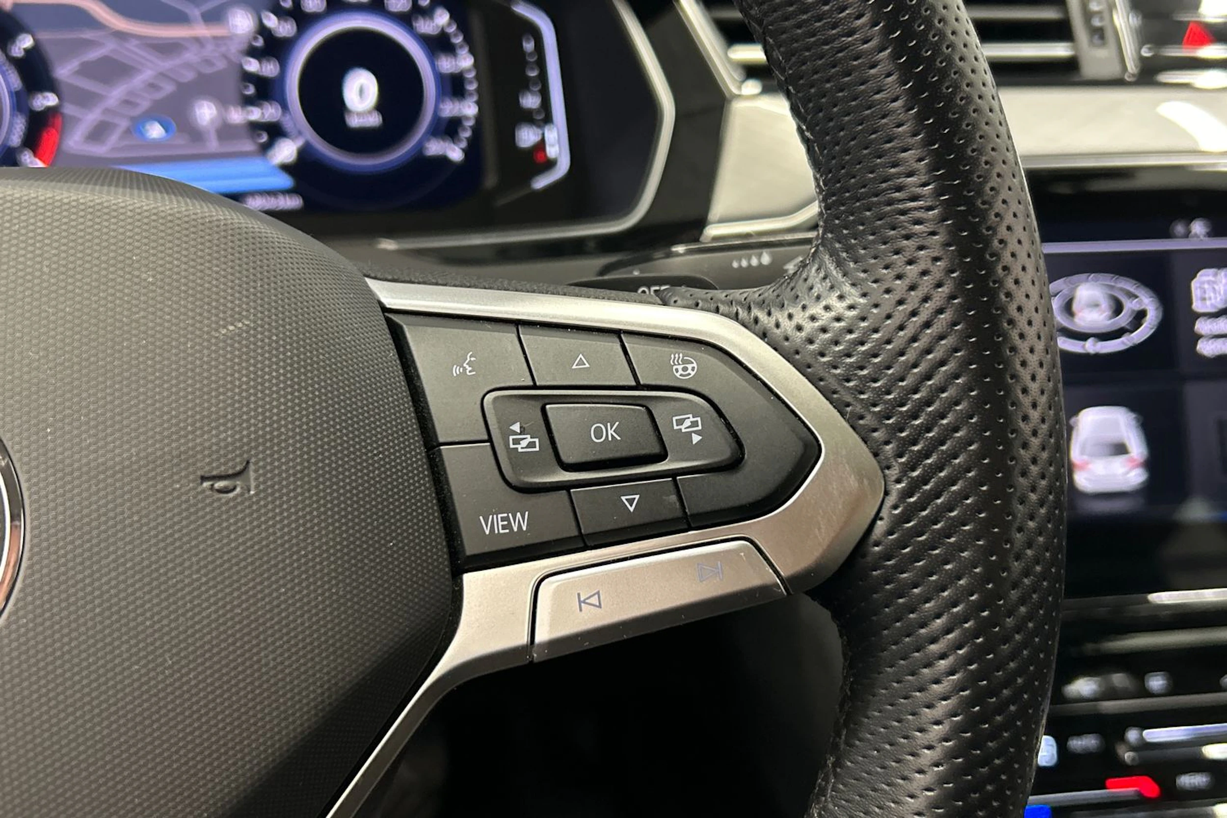musta Volkswagen Passat 2023 kuva 18.