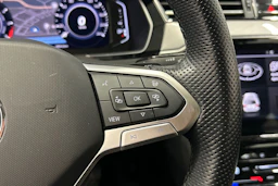 musta Volkswagen Passat 2023 kuva 18.