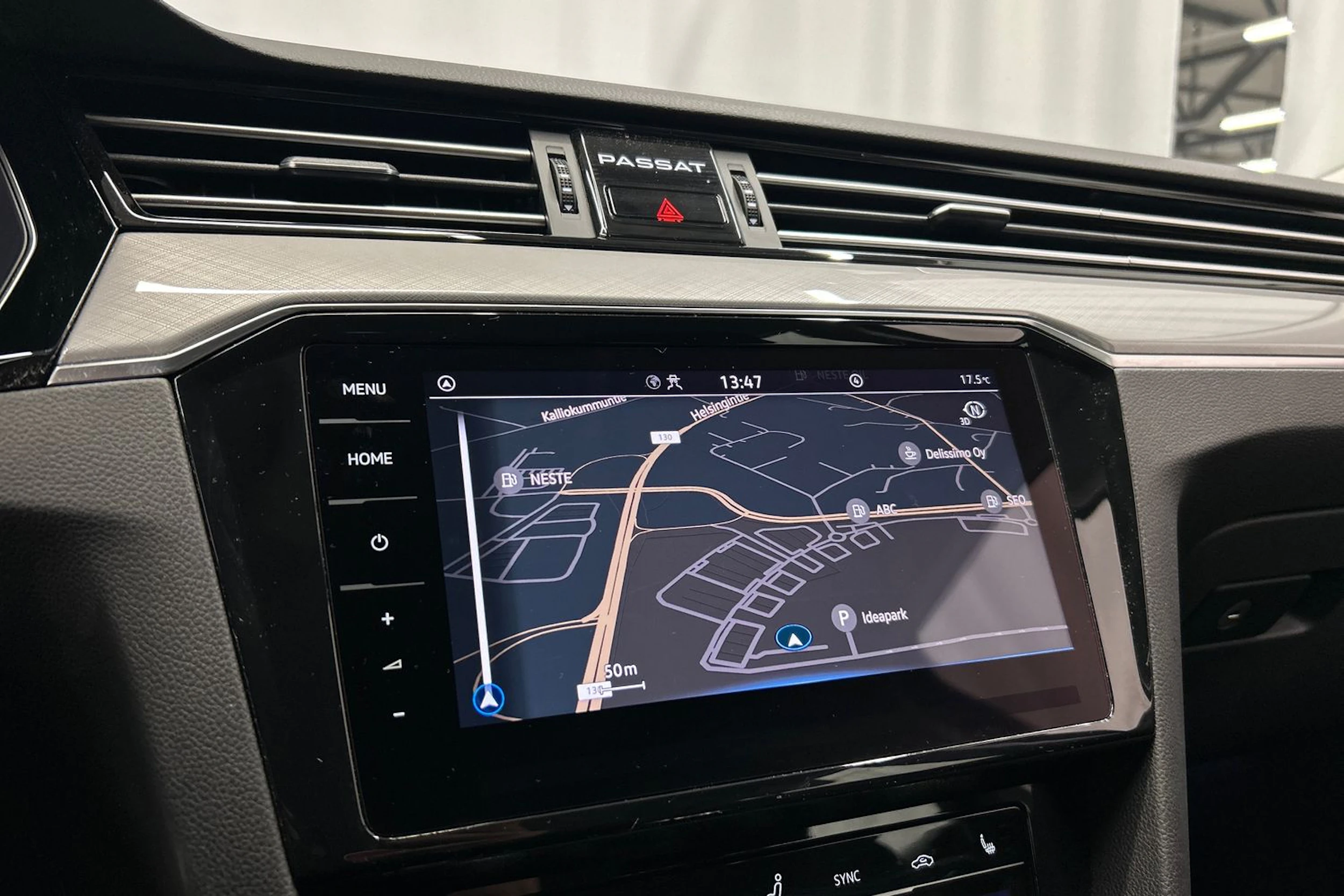 musta Volkswagen Passat 2023 kuva 21.