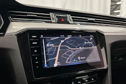 musta Volkswagen Passat 2023 kuva 21.