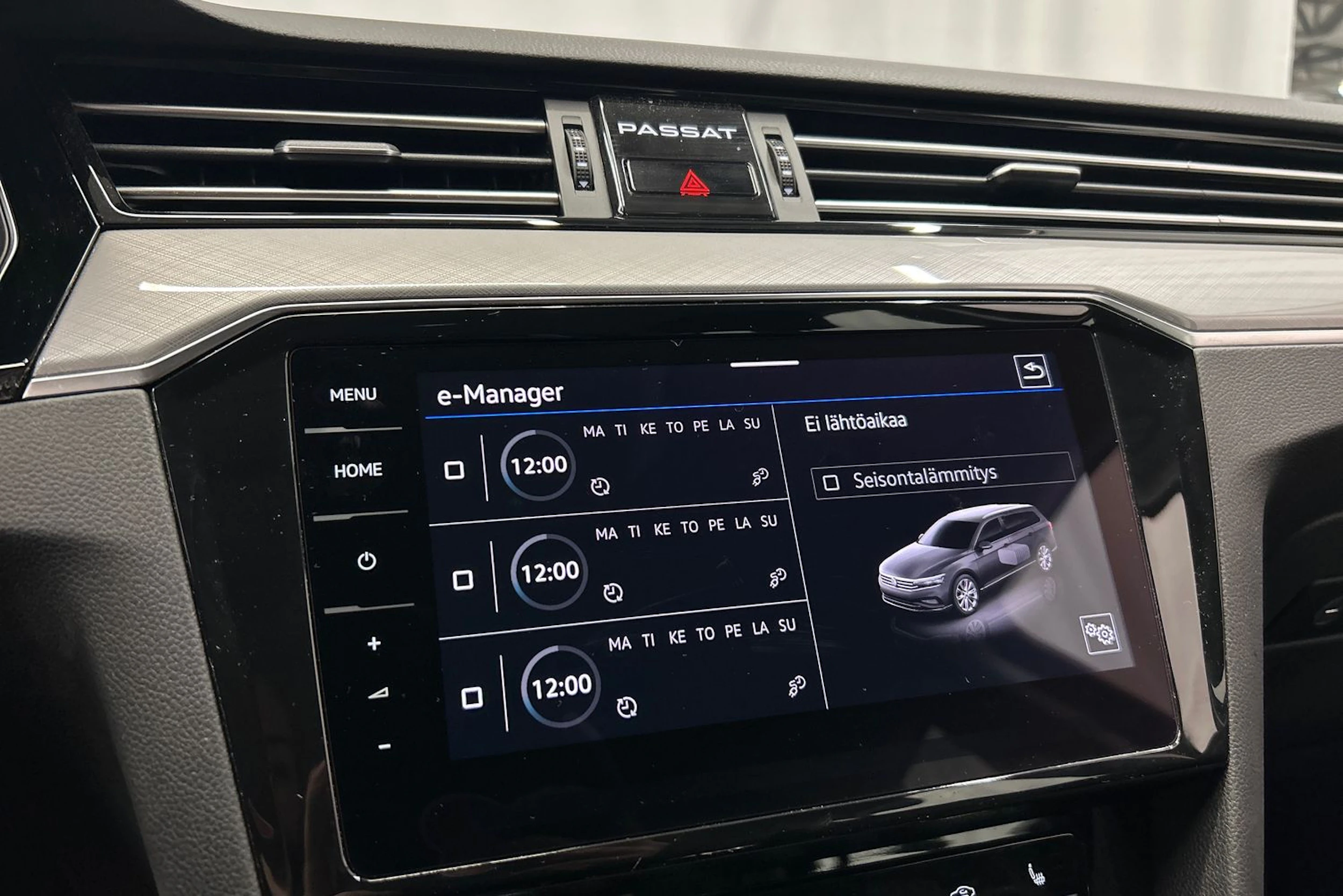 musta Volkswagen Passat 2023 kuva 22.