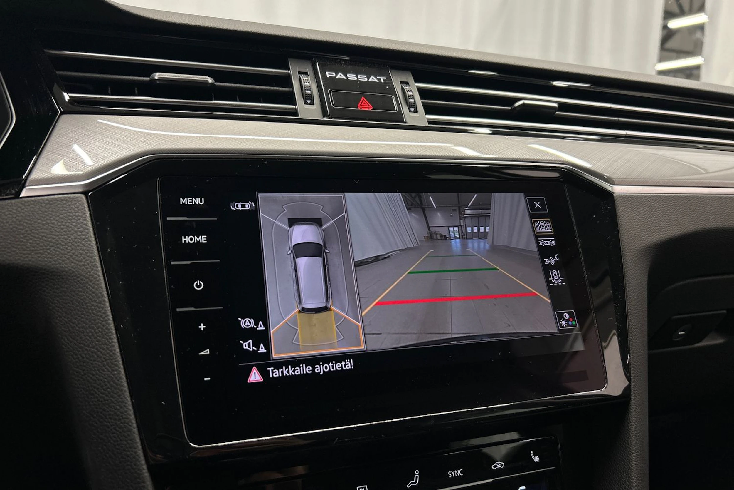 musta Volkswagen Passat 2023 kuva 23.