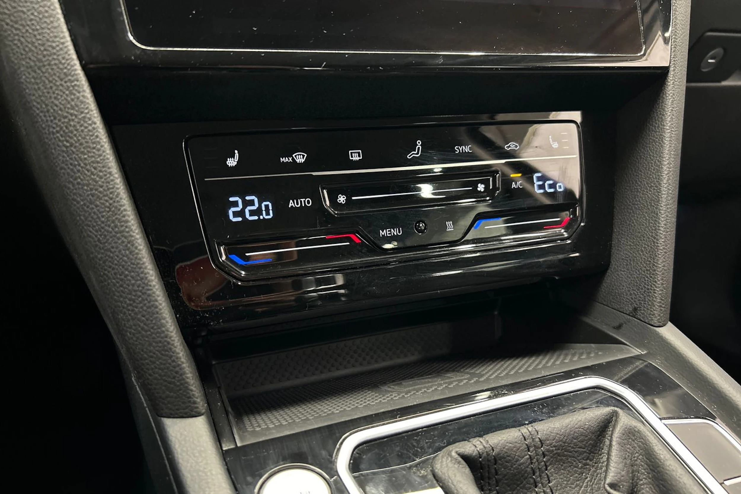 musta Volkswagen Passat 2023 kuva 24.