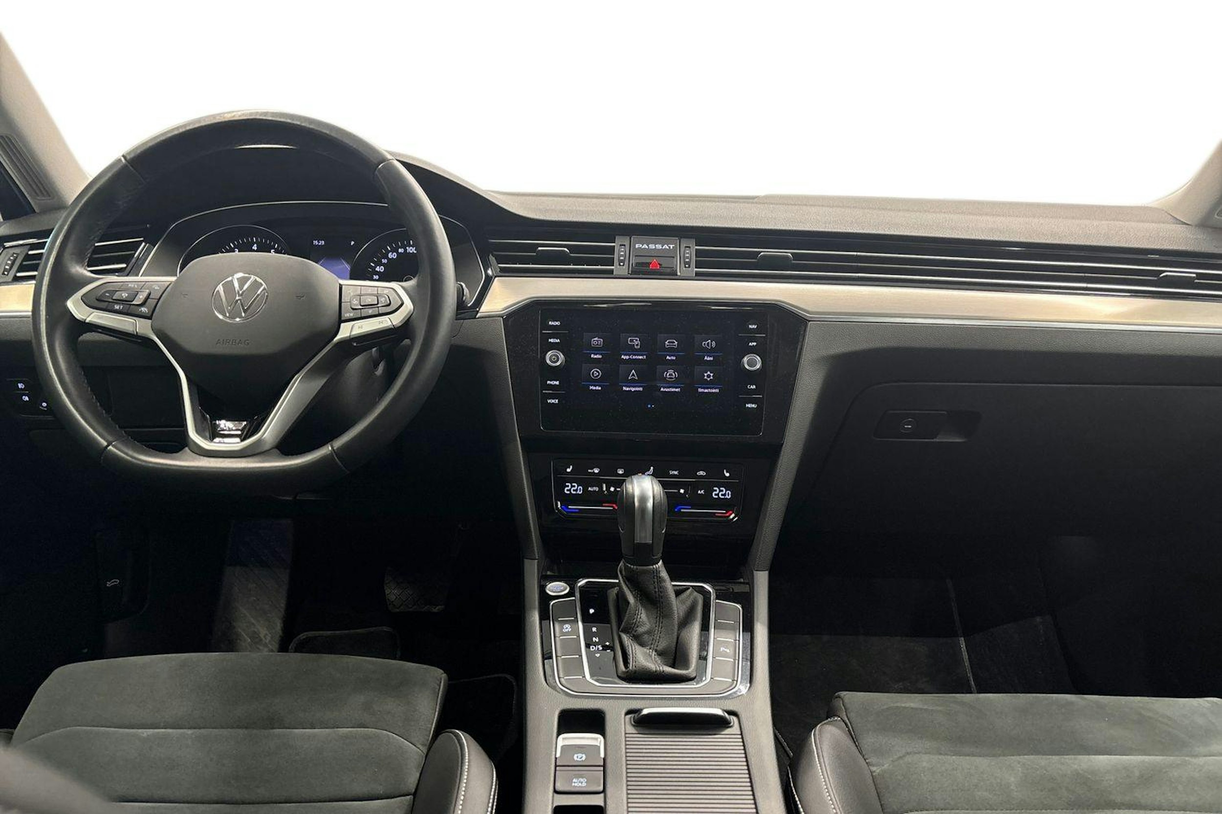 sininen Volkswagen Passat 2023 kuva 9.