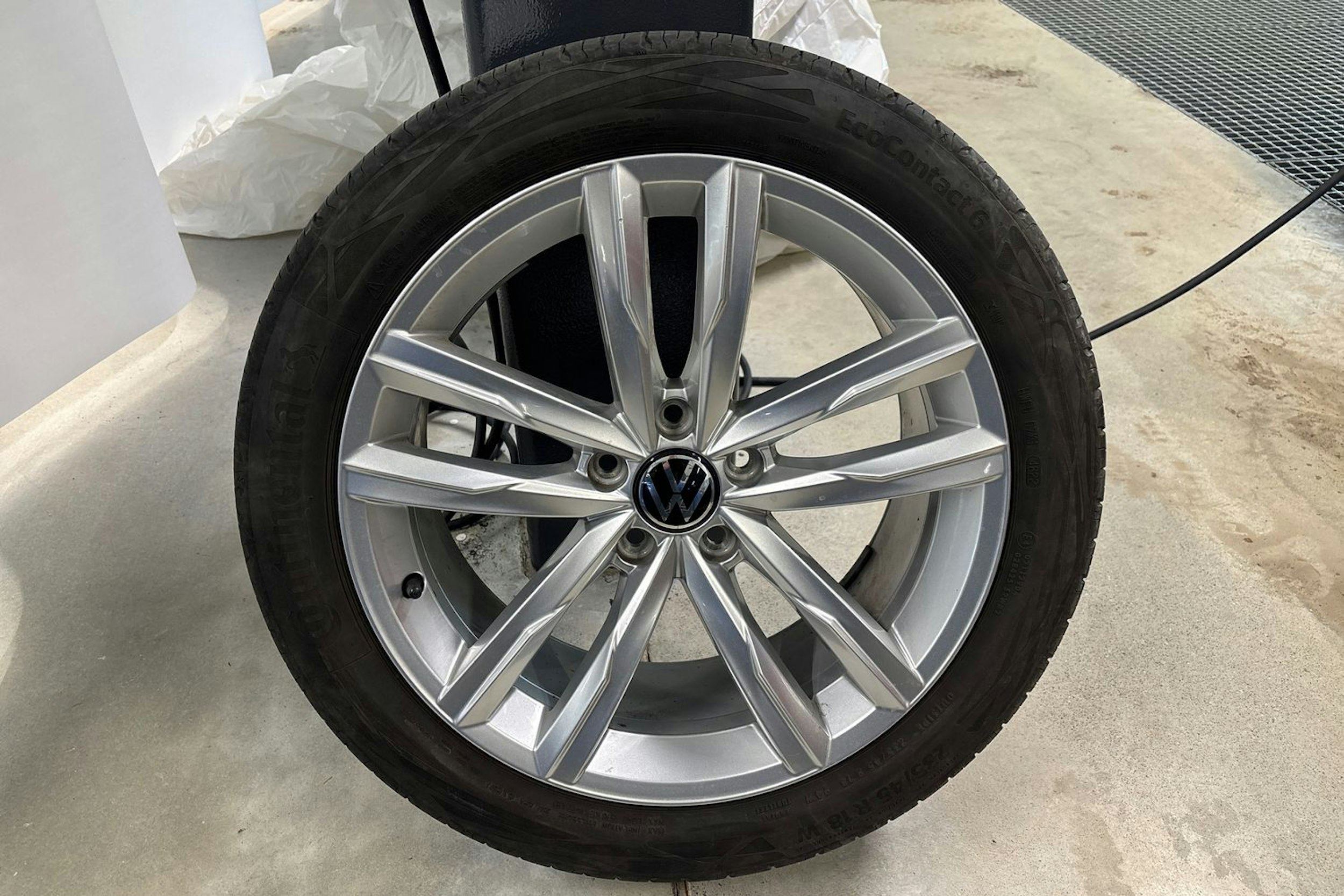 sininen Volkswagen Passat 2023 kuva 13.