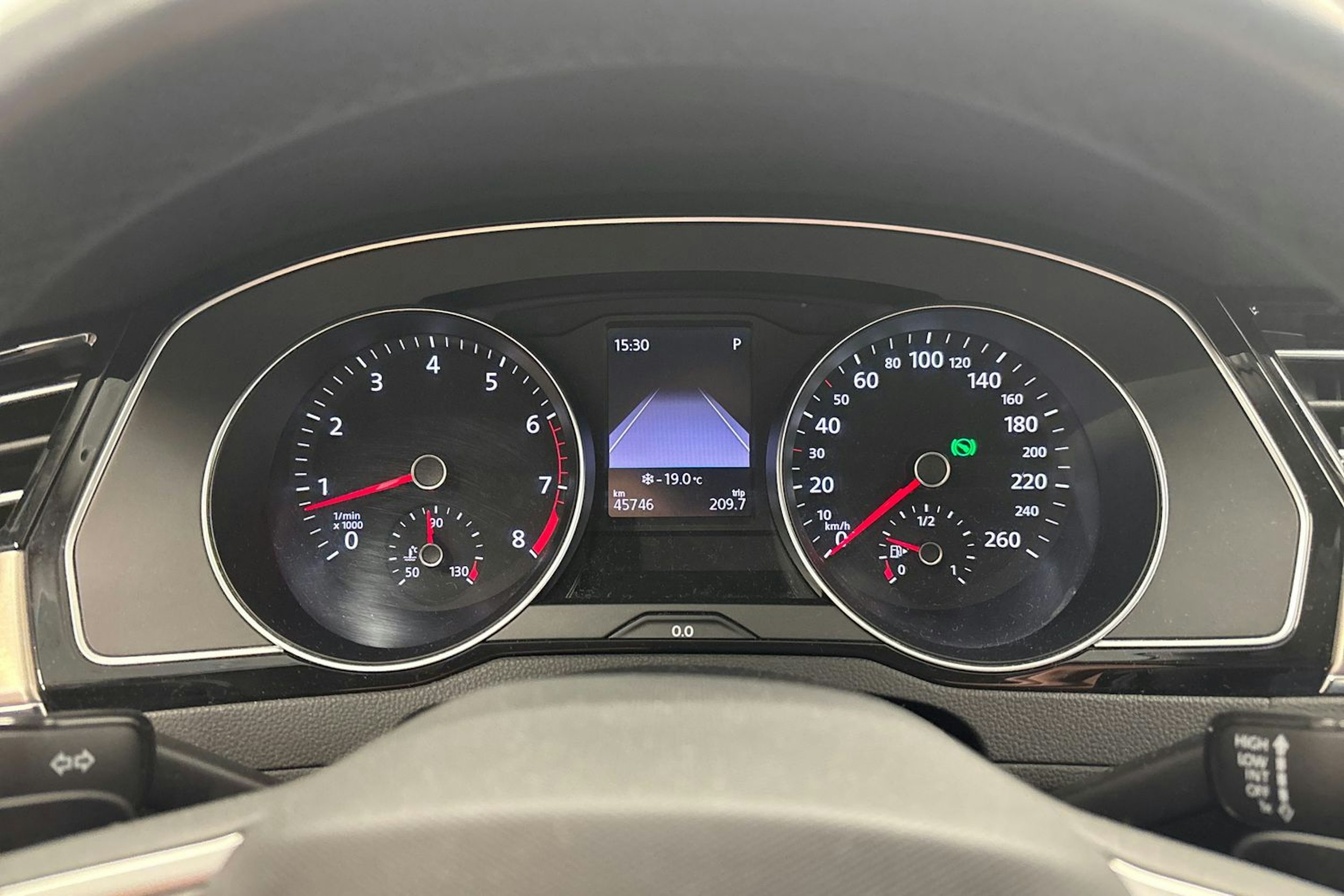 sininen Volkswagen Passat 2023 kuva 16.