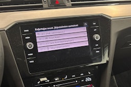 sininen Volkswagen Passat 2023 kuva 18.