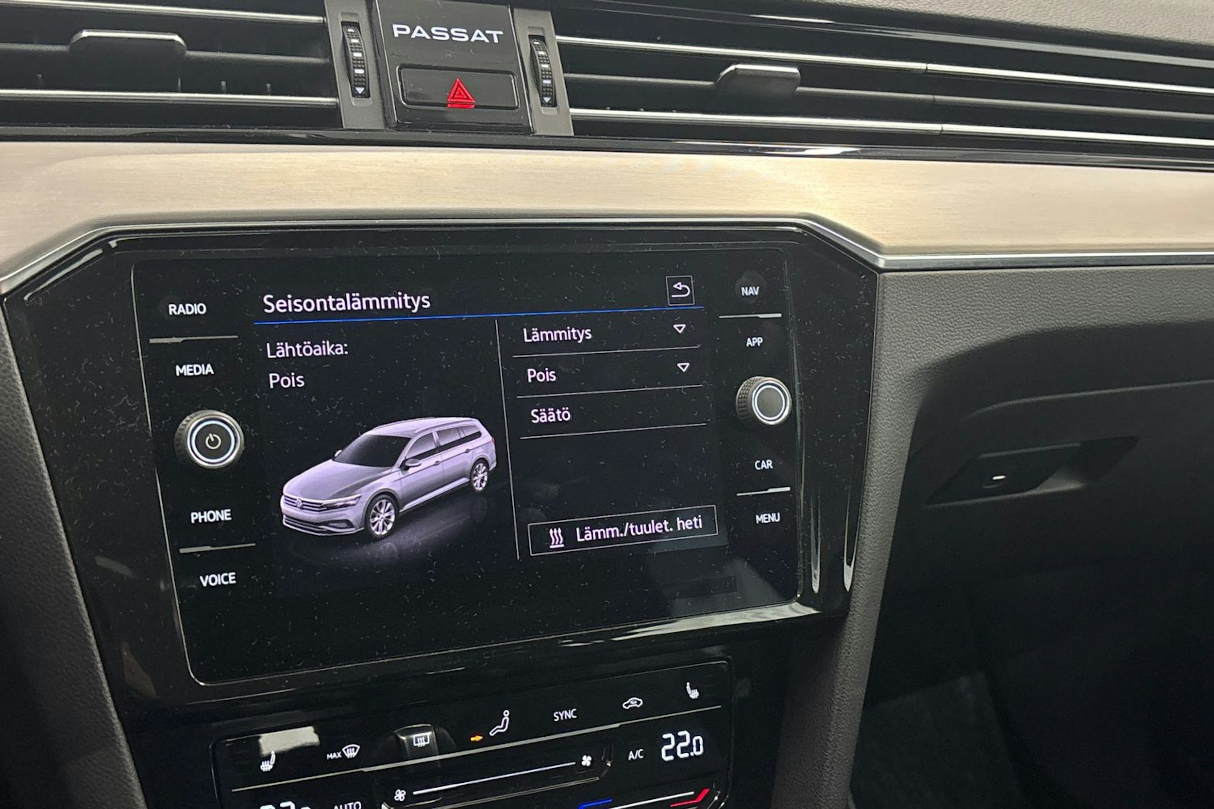 sininen Volkswagen Passat 2023 kuva 19.