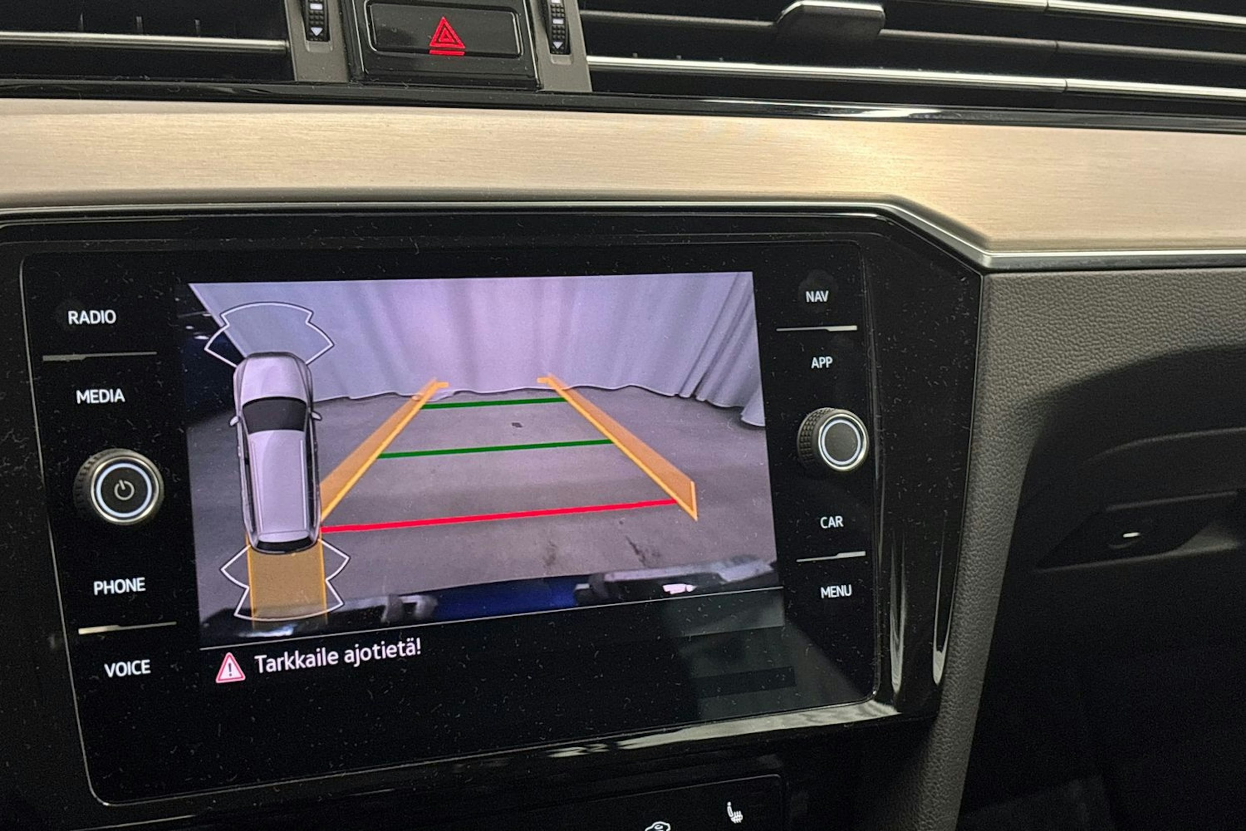 sininen Volkswagen Passat 2023 kuva 20.