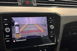 sininen Volkswagen Passat 2023 kuva 20.